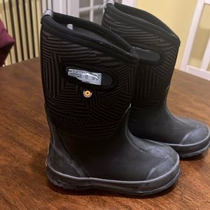 EUC Size 12 Insulated Bogs